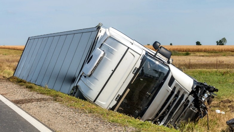 Truck accident attorney Houston handling complex insurance claims after truck crash.