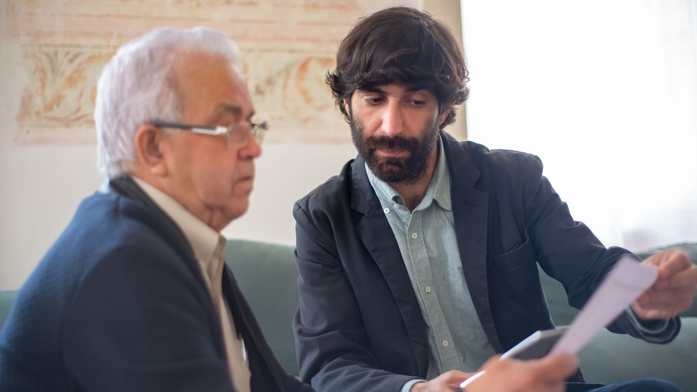 Client talking with his accident lawyer 