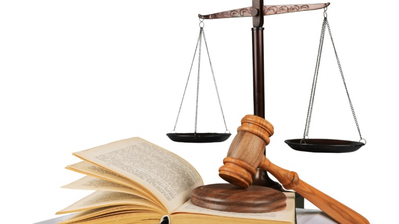 Personal injury attorney fee structure and legal cost balance in New York