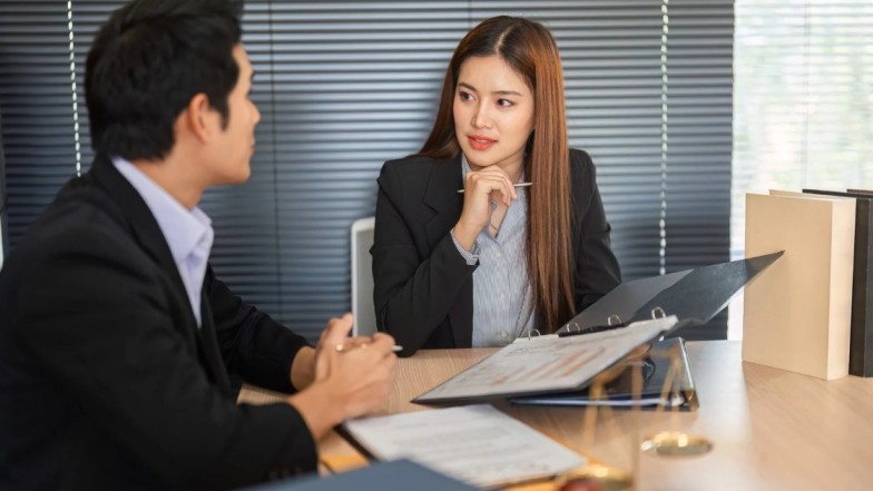 Bus accident Attorney in New York helping client with legal advice